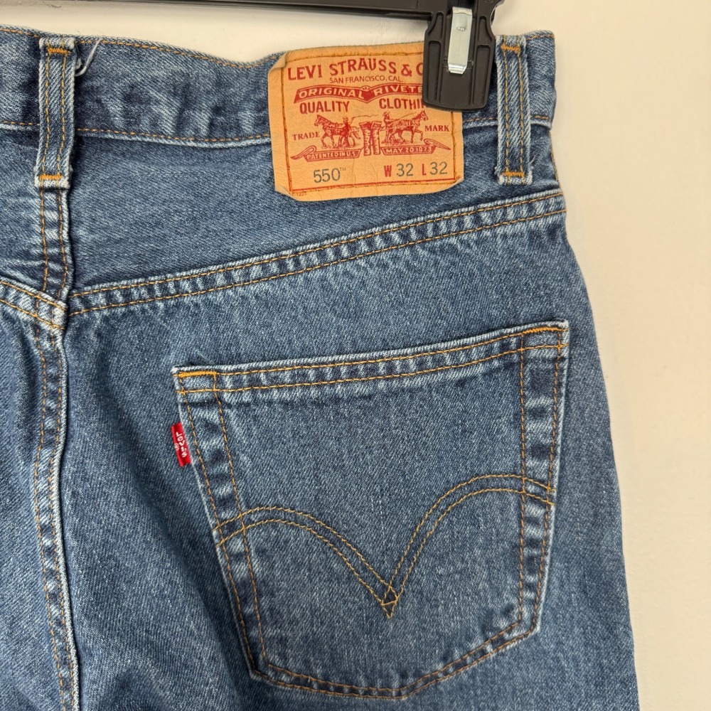Levis 550 Relaxed Fit Mens Jeans Medium Wash Blue Denim W32 L32 Y2K - Picture 3 of 10